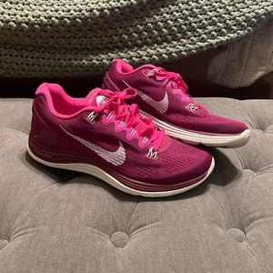 Women’s Nike Tennis Shoes